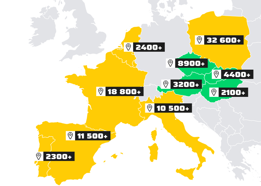 Map of Europe showing the countries where the InPost International service is available, along with the number of parcel points in each market. Poland - 32600, Italy - 10500, France - 18800, Benelux - 2400, Spain - 11500, Portugal - 2300, Austria - 3200, Hungary - 2100, Czechia - 8900, Slovakia - 4400.