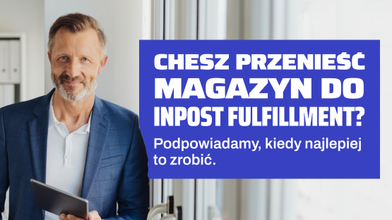 Zadowolony i uśmiechnięty przedsiębiorca, który wybrał usługę InPost Fulfillment.
