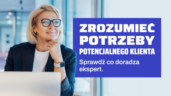 Zadowolony i uśmiechnięty przedsiębiorca, który wybrał usługę InPost Fulfillment.