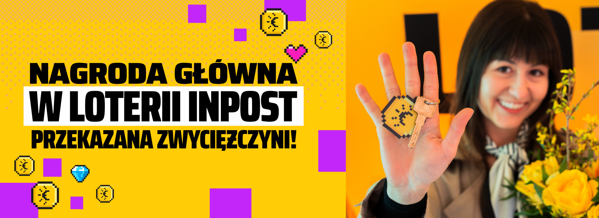 Szczęśliwa zwyciężczyni pokazuje klucze do nowego mieszkania - nagrody głównej w loterii InPost.