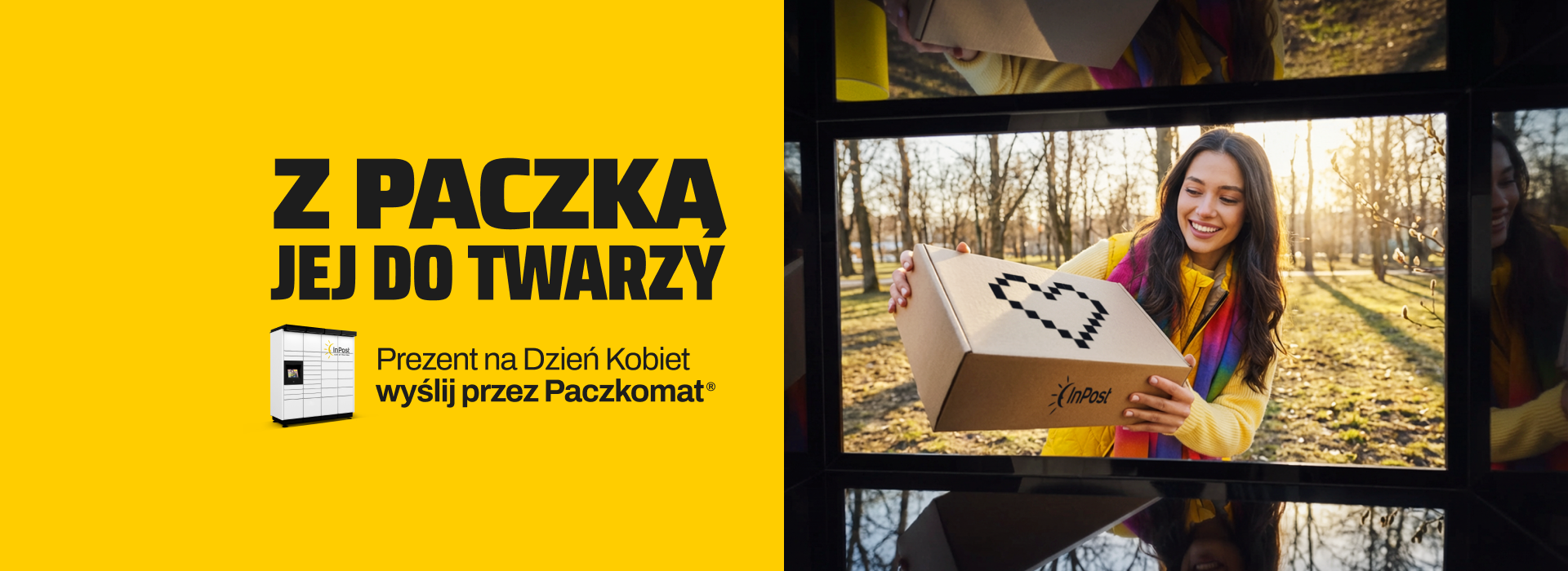 Uśmiechnięta dziewczyna wyciąga paczkę ze skrytki.