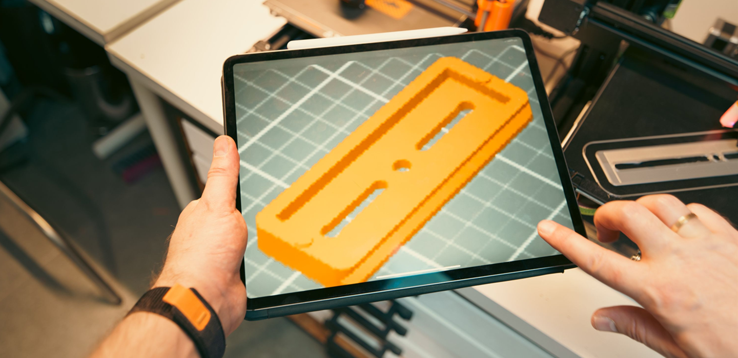 Żywica do drukarki 3D – czym różni się od filamentu i jak z nią pracować?