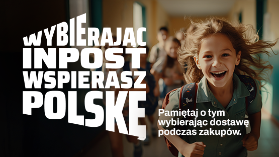 Uśmiechnięte dzieci biegnące szkolnym korytarzem. Wybierając InPost, wspierasz Polskę – pamiętaj o tym podczas zakupów.