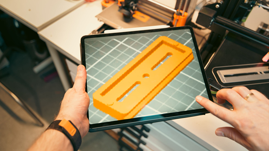 Żywica do drukarki 3D – czym różni się od filamentu i jak z nią pracować?