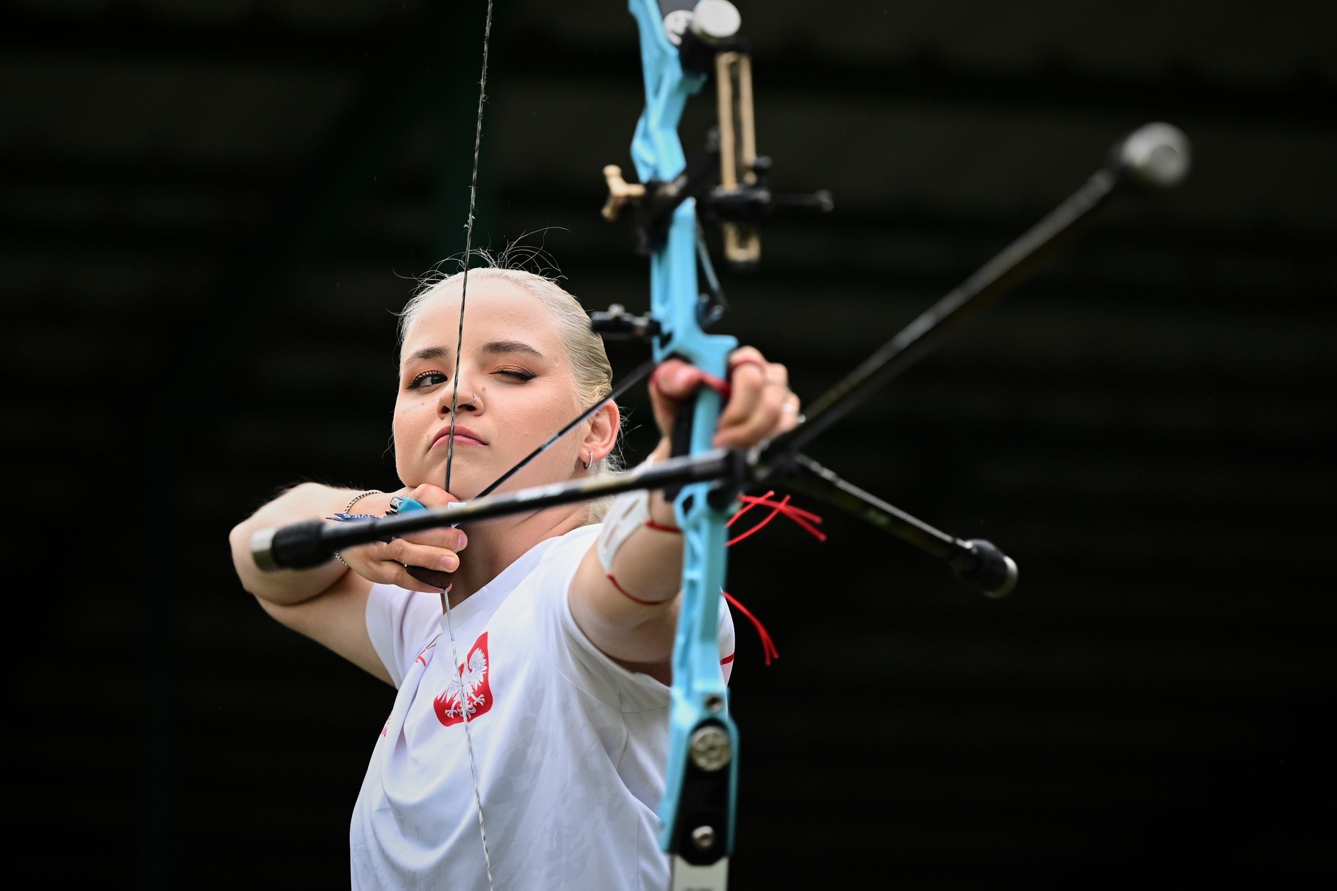 Karina Kozłowska celuje z łuku