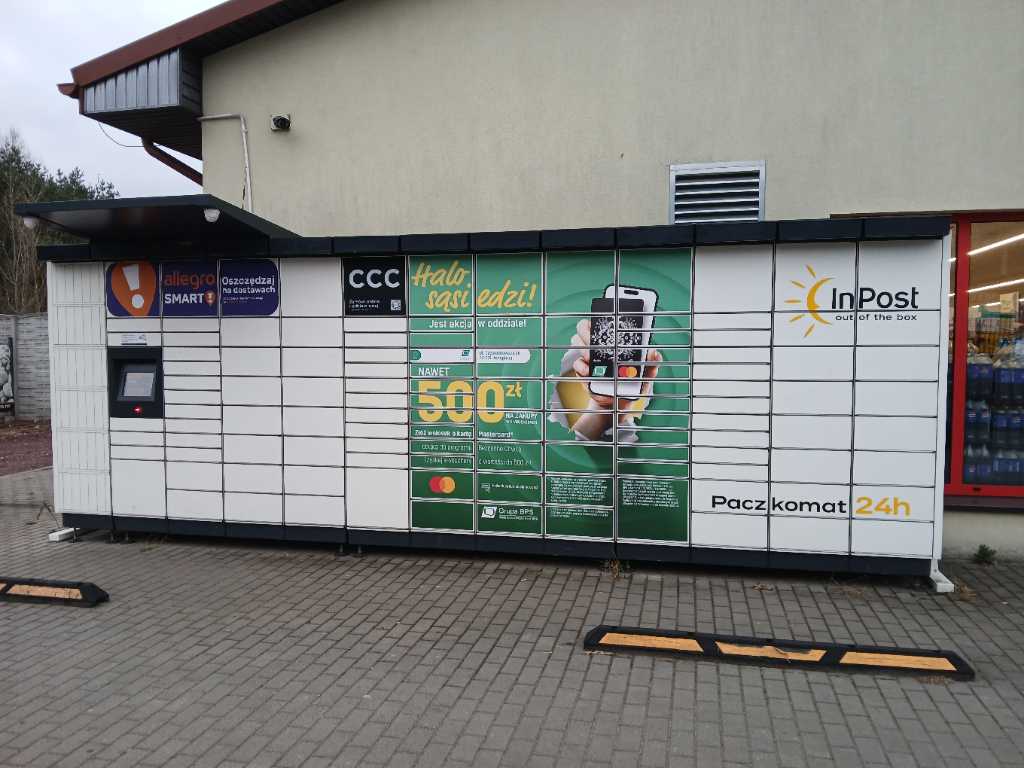 Paczkomat w specjalnej okleinie Banków Spółdzielczych z Grupy BPS i Mastercard