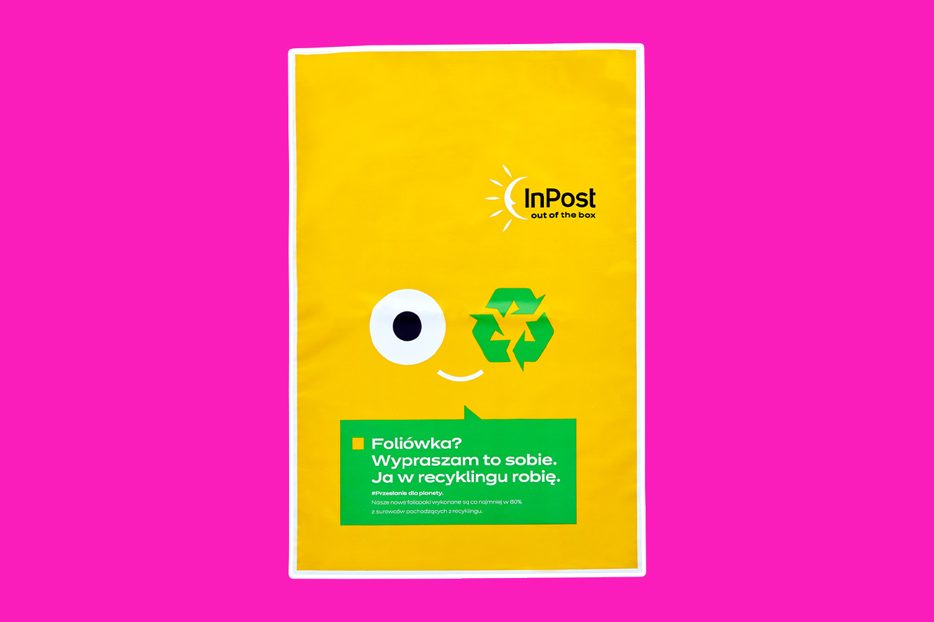 Żółty eko foliopak z logo InPost i napisem "Foliówka? Wypraszam to sobie. Ja w recyklingu robię."