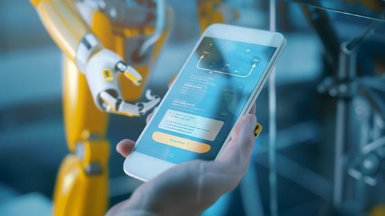 Robot w tle, ręka trzymająca smartfon z aplikacją do logistyki a sztucznej inteligencji.