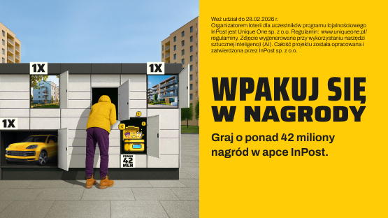 Mężczyzna zagląda do skrytki maszyny Paczkomat. Wpakuj się w nagrody - graj o ponad 42 miliony nagród w apce InPost.